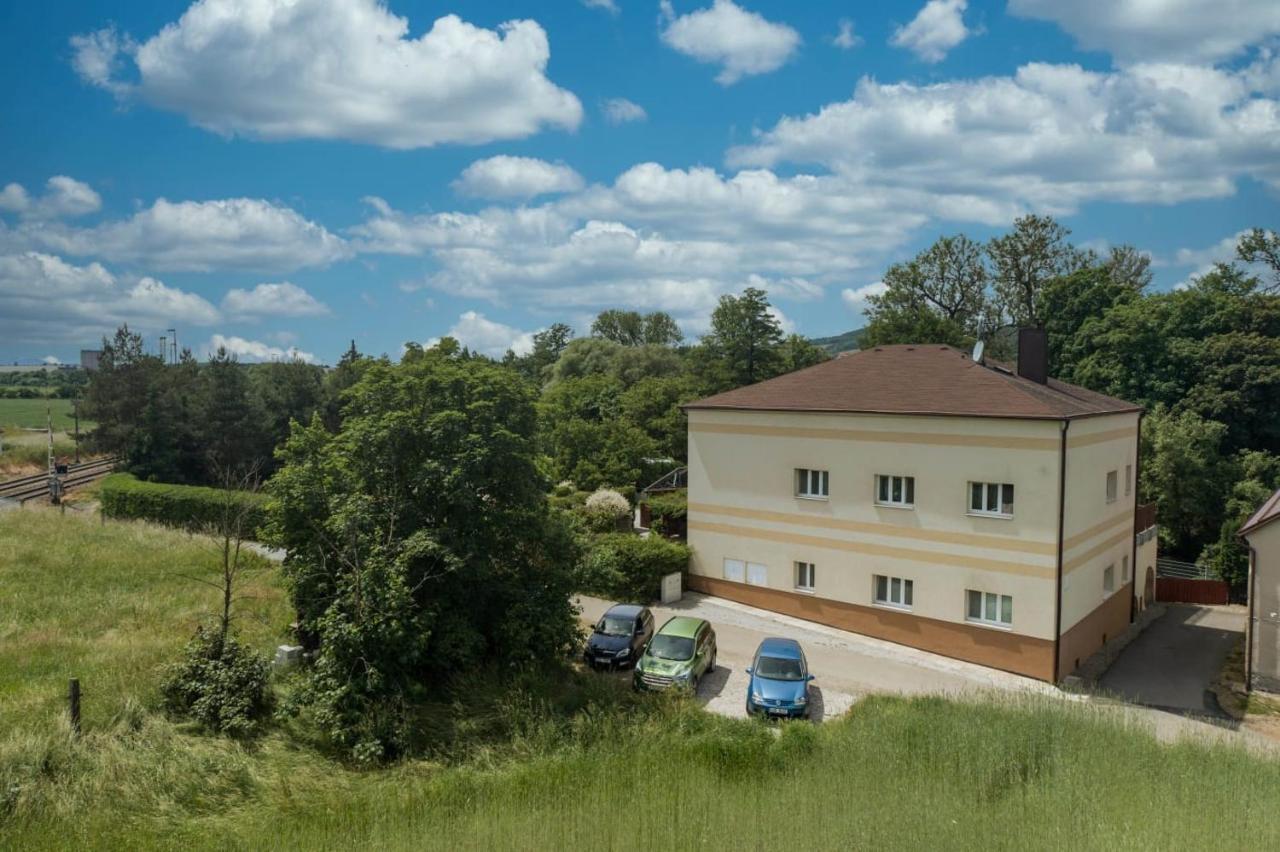 Mlynsky Ostrov Apartment 2 Zdice ภายนอก รูปภาพ